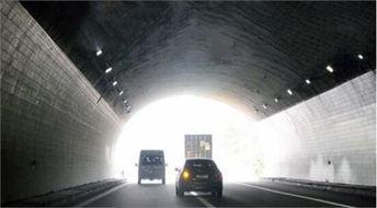 玻璃隧道搞笑视频,笑料百出，欢乐无限